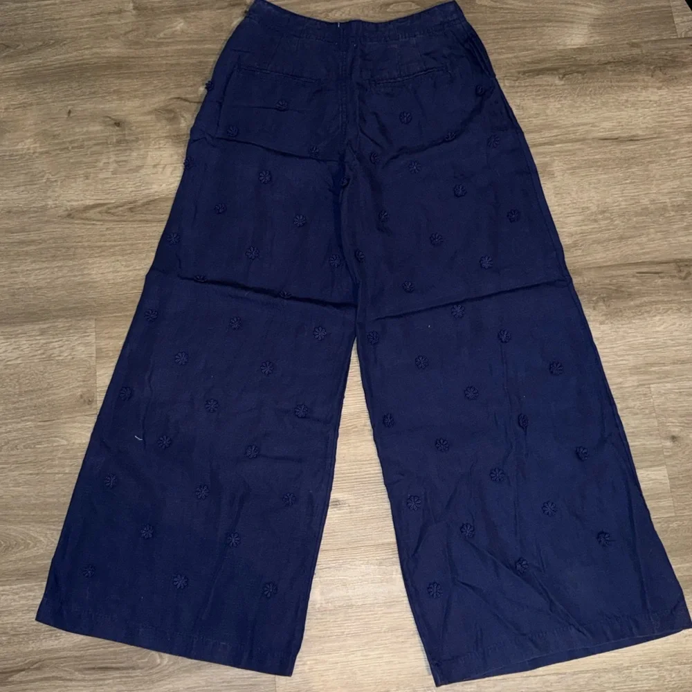 2 pieces Linen blend halter vest + Tailored linen blend embellished trousers - Picture 6 of 16